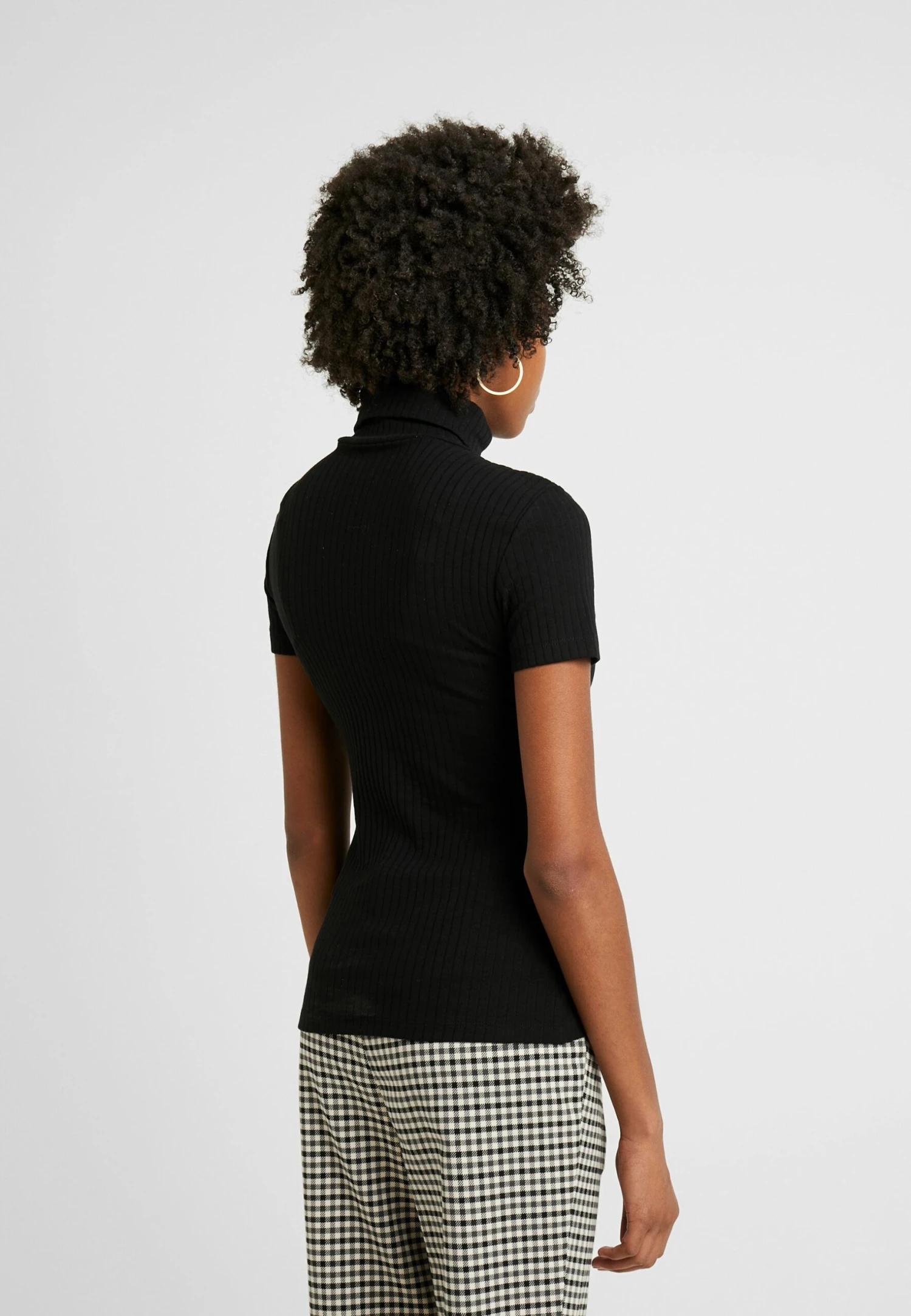 1/2 Sleeve Roll Neck - T-Shirt Basic - Black 5 1/2 Sleeve Roll Neck - T-Shirt Basic - Black - Afbeelding 3