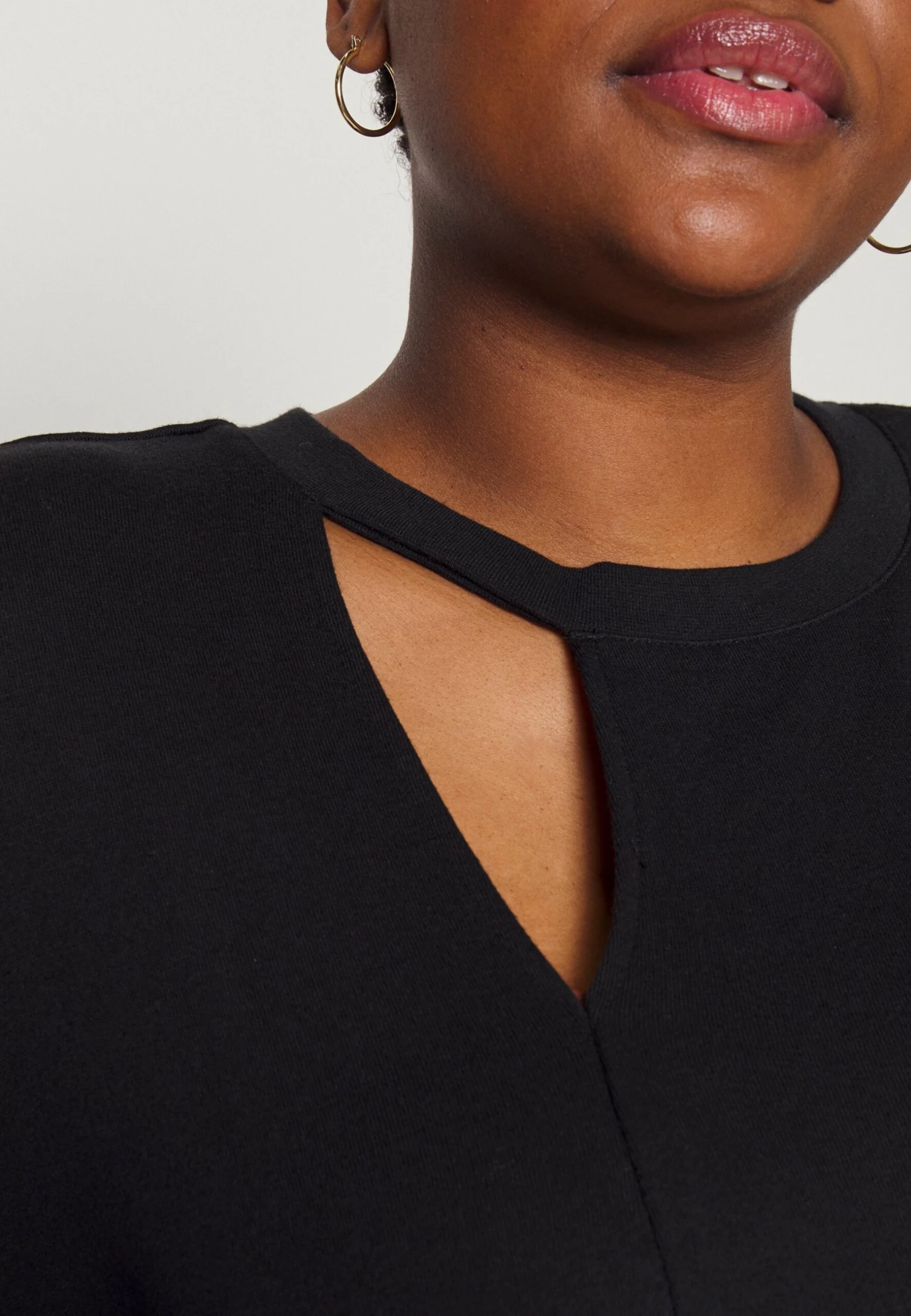 Cut Out Neck Fit - Sweater -Black 8 Cut Out Neck Fit - Sweater -Black - Afbeelding 6