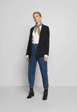 Anna Field -Anna Field 1c3b4a9436b04e00bc52940b246d9af8