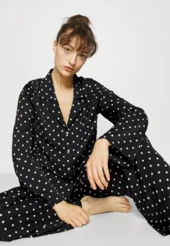 Anna Field Pyjama - Black/Off-White -Anna Field 3de179e7501f4ce2bb86e225d46c386f