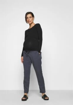 Nursing Function Longsleeve Tee - Longsleeve - Black -Anna Field 4b9e19811c3f41639c6ec0754f66a337