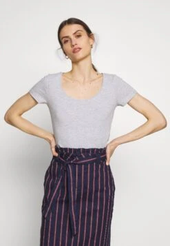 Anna Field 3 Pack - T-Shirt Basic - White/Navy/Light Grey Melange 11 Anna Field 3 Pack - T-Shirt Basic - White/Navy/Light Grey Melange -Anna Field 508fdf9f0040410588cc787733538b71