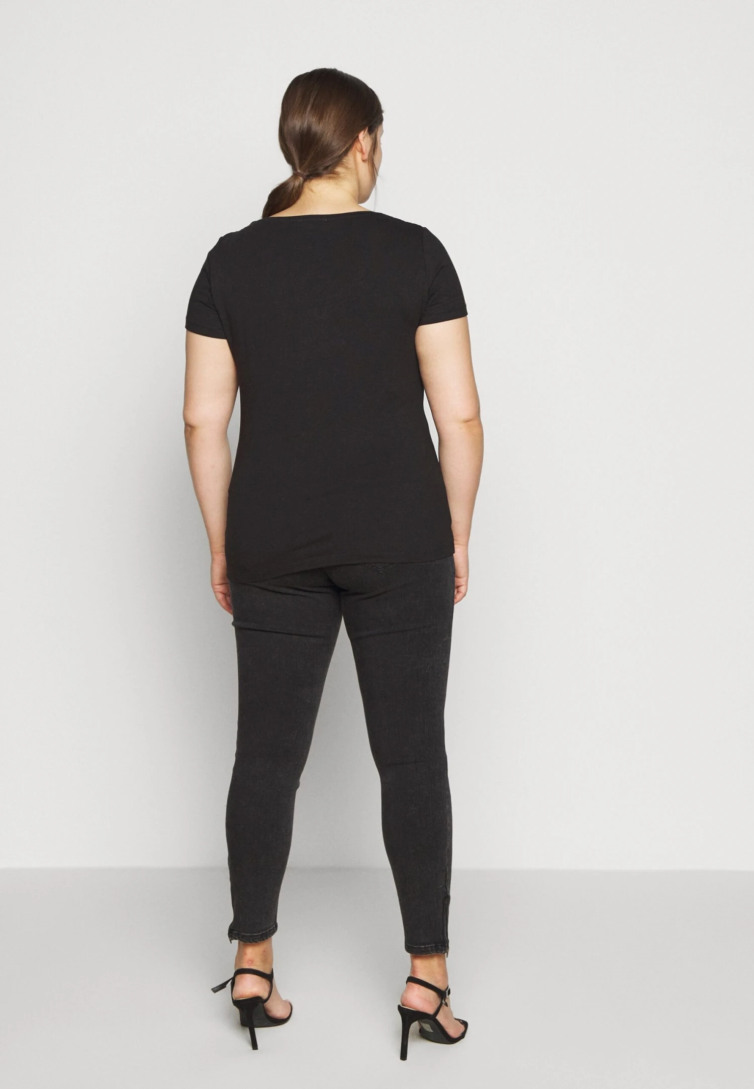 3Er Pack- T-Shirt Basic - White/Black/Dark Grey 6 3Er Pack- T-Shirt Basic - White/Black/Dark Grey - Afbeelding 4