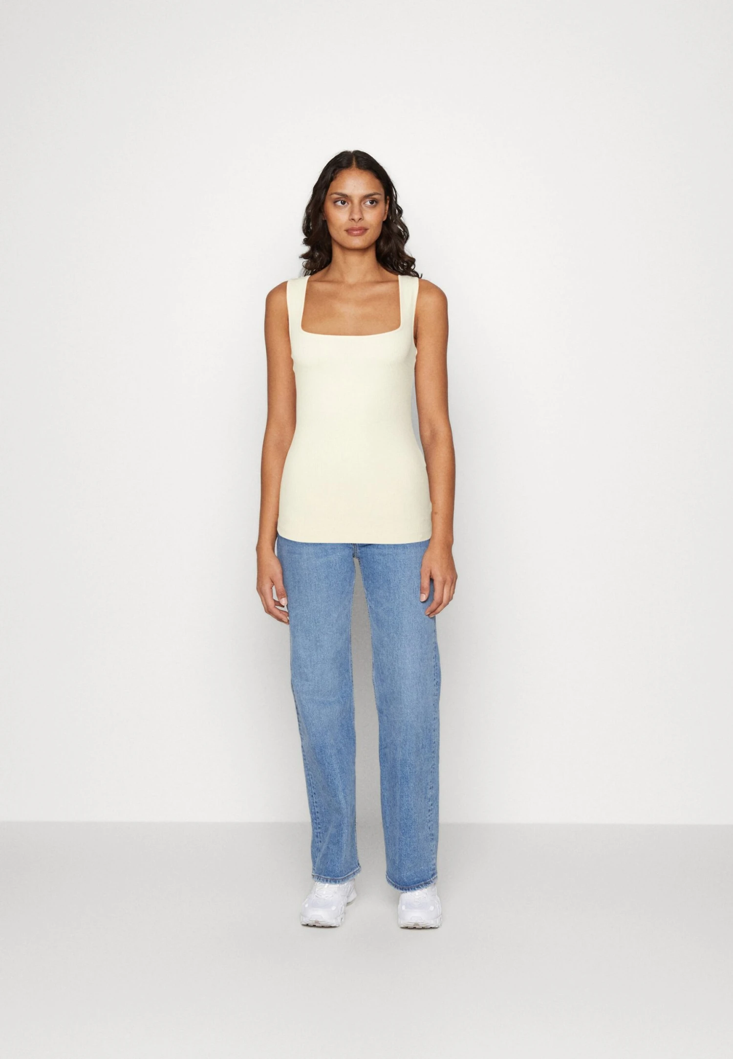 Anna Field Top - Sand 4 Anna Field Top - Sand - Afbeelding 2