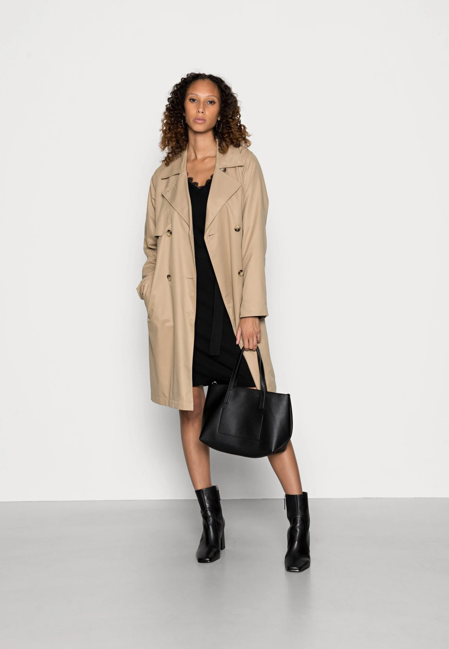 Anna Field Lace Insert V Neckline Loose Dress - Gebreide Jurk - Black 4 Anna Field Lace Insert V Neckline Loose Dress - Gebreide Jurk - Black - Afbeelding 2