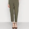 Anna Field Chino - Dark Green 2 Anna Field Chino - Dark Green -Anna Field b2b63042d5804a2ca232080b4c30784c