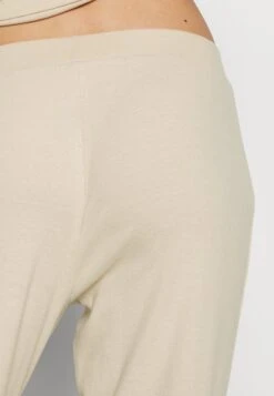 Anna Field Pyjama - Off-White -Anna Field d12046b5d132415aa9645e8d17980ce0